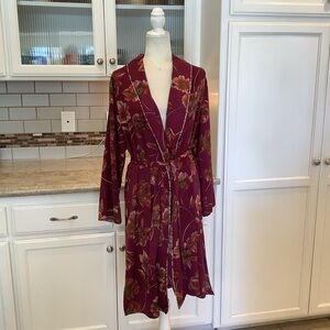 Midnight Bakery Floral Women's Robe Size XS/S Burgundy